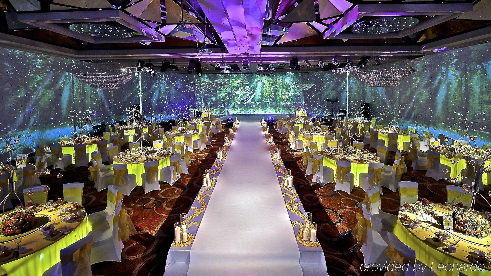 Hotel Nikko تيانجين المظهر الخارجي الصورة The interior of the 2011 Hall of Fame