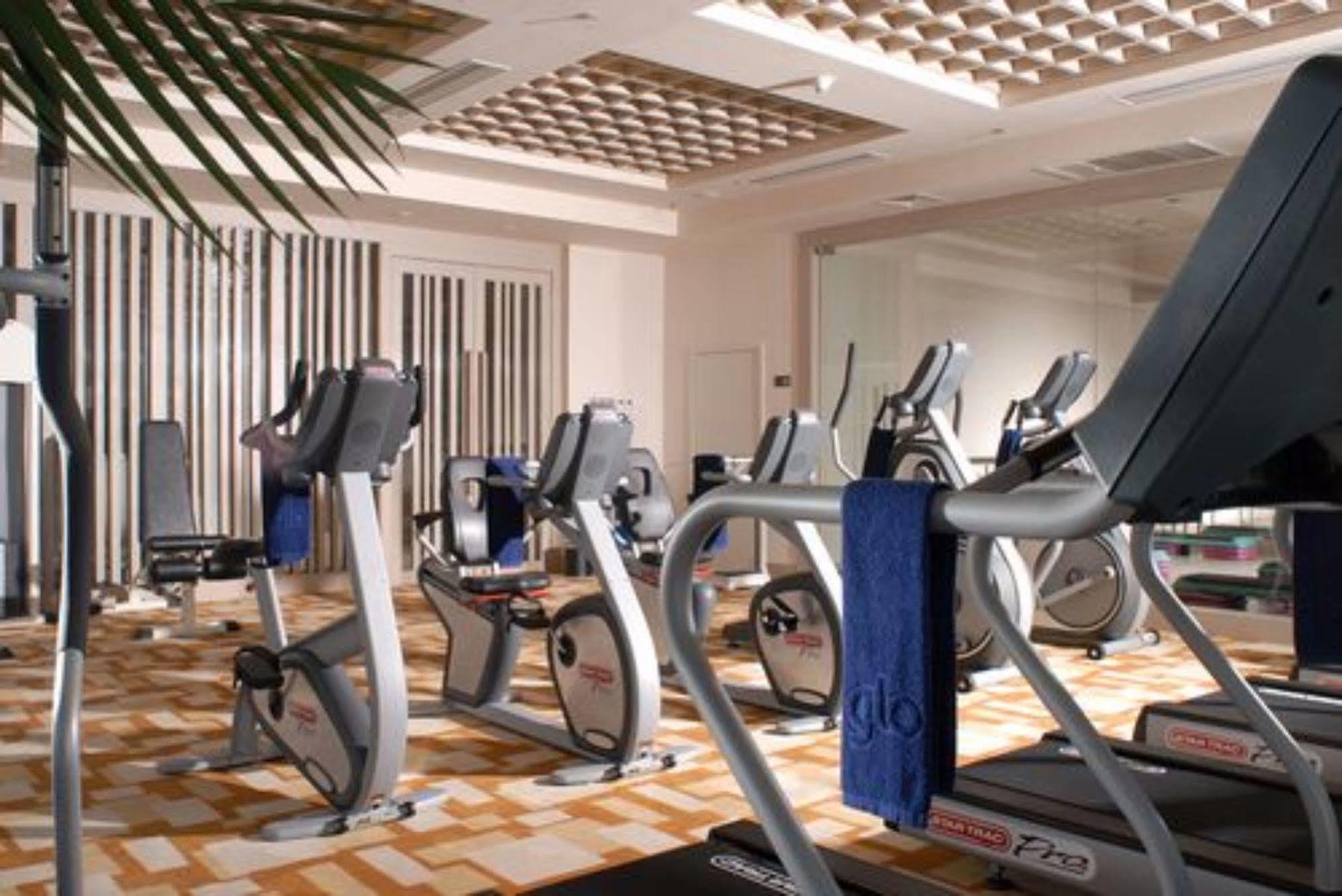 Hotel Nikko تيانجين المظهر الخارجي الصورة The gym at the hotel