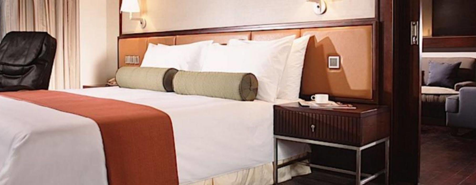 Hotel Nikko تيانجين المظهر الخارجي الصورة A bolster pillow